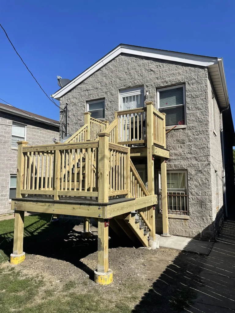 what's the difference between a porch and a patio